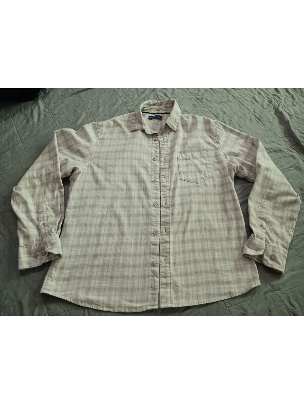 Womens size L Apt 9 light grey plaid long-sleeve flannel shirt.